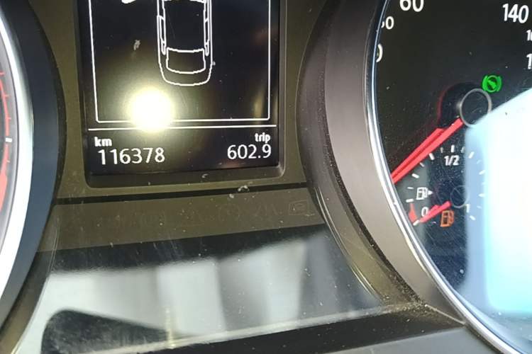 Used Volkswagen Magotan 2018 330TSI DSG Luxury Model Odometer Close Up