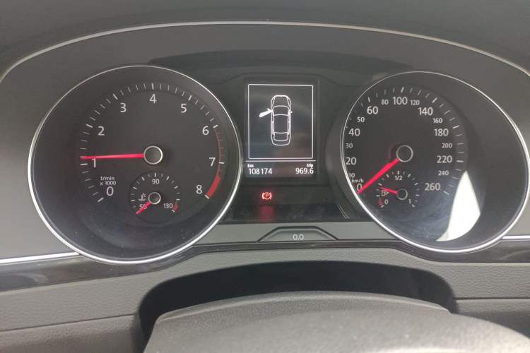 Used Volkswagen Magotan 2018 380TSI DSG Luxury Model Odometer Close Up
