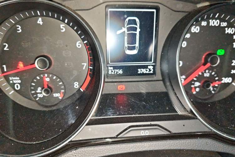 Used Volkswagen Magotan 2018 330TSI DSG Advanced Model Odometer Close Up