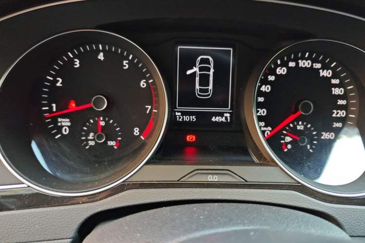 Used Volkswagen Magotan 2018 330TSI DSG Luxury Model Odometer Close Up