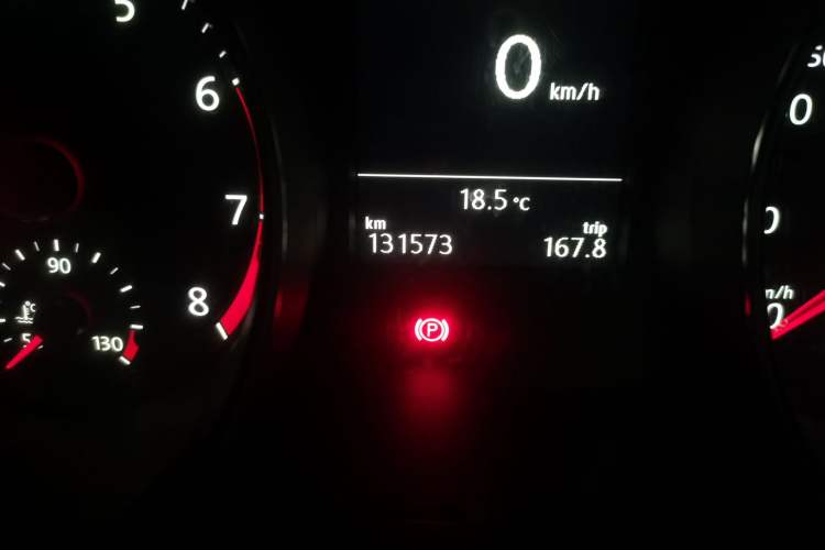 Used Volkswagen Magotan 2018 330TSI DSG Advanced Model Odometer Close Up