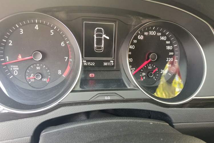 Used Volkswagen Magotan 2018 330TSI DSG Advanced Model Odometer Close Up