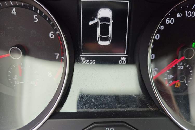 Used Volkswagen Magotan 2018 Facelift 330TSI DSG Luxury Model Odometer Close Up