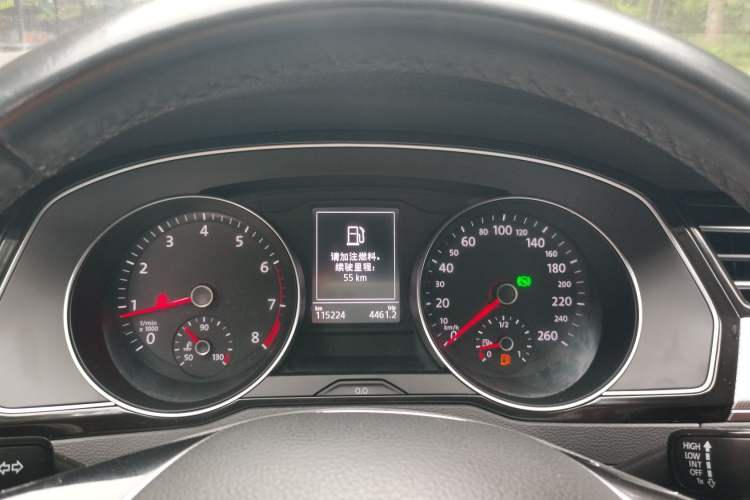 Used Volkswagen Magotan 2018 330TSI DSG Advanced Model Odometer Close Up