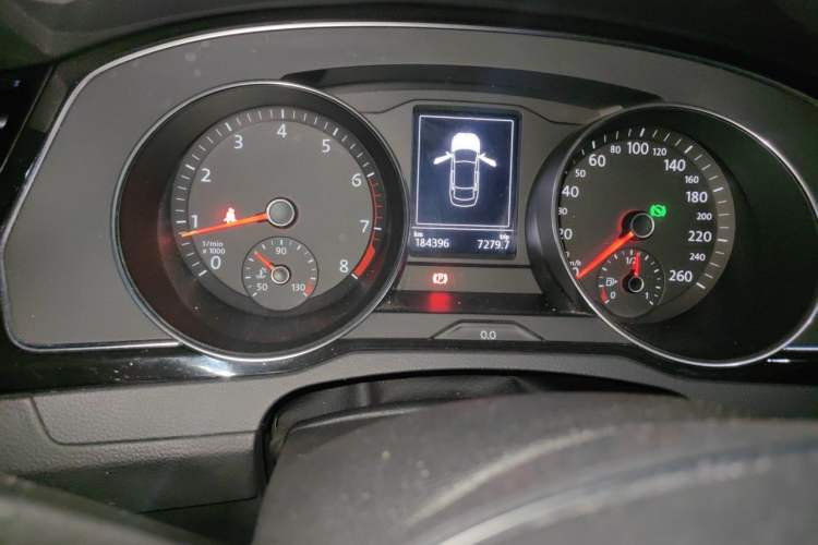 Used Volkswagen Magotan 2018 330TSI DSG Advanced Model Odometer Close Up