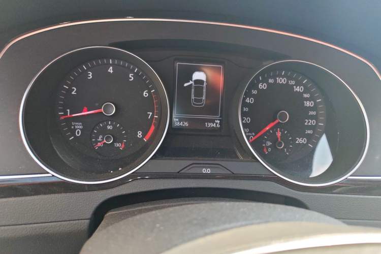 Used Volkswagen Magotan 2018 330TSI DSG Advanced Model Odometer Close Up