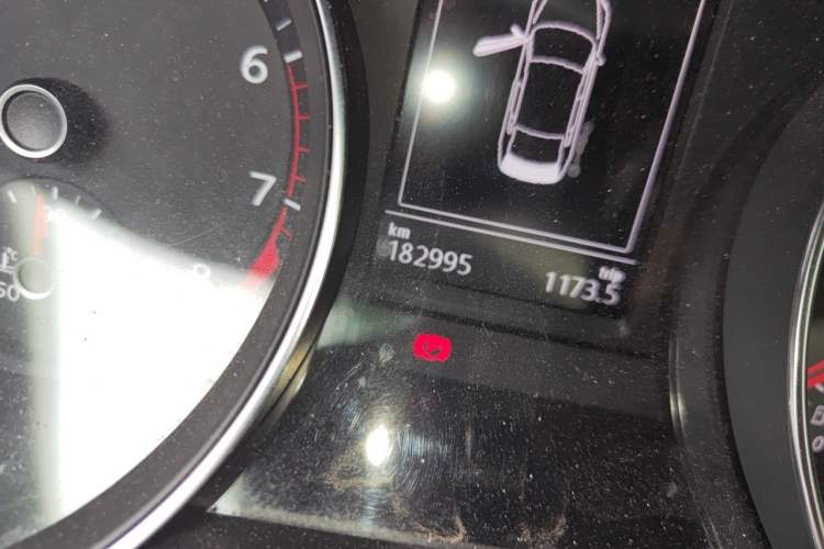 Used Volkswagen Magotan 2018 330TSI DSG Luxury Model Odometer Close Up