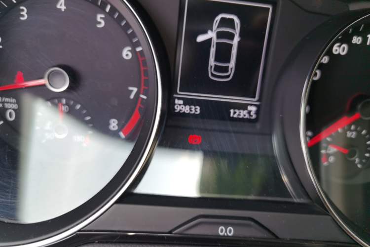 Used Volkswagen Magotan 2018 330TSI DSG Luxury Model Odometer Close Up