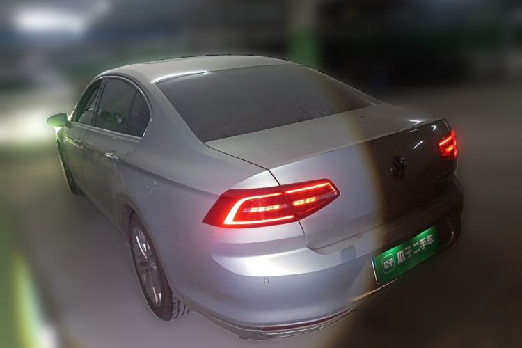 Used Volkswagen Magotan 2018 330TSI DSG Luxury Model Rear Left 45 Deg