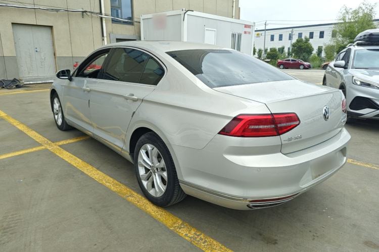 Used Volkswagen Magotan 2018 330TSI DSG Luxury Model Rear Left 45 Deg