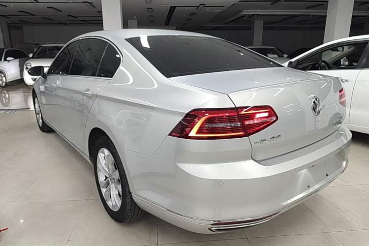 Used Volkswagen Magotan 2018 330TSI DSG Luxury Model Rear Left 45 Deg