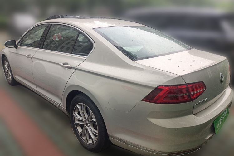 Used Volkswagen Magotan 2018 380TSI DSG Luxury Model Rear Left 45 Deg