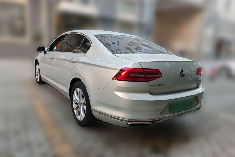 Used Volkswagen Magotan 2018 330TSI DSG Luxury Model Rear Left 45 Deg