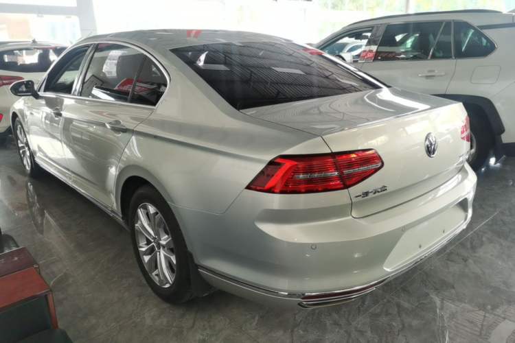 Used Volkswagen Magotan 2018 Facelift 330TSI DSG Luxury Model Rear Left 45 Deg