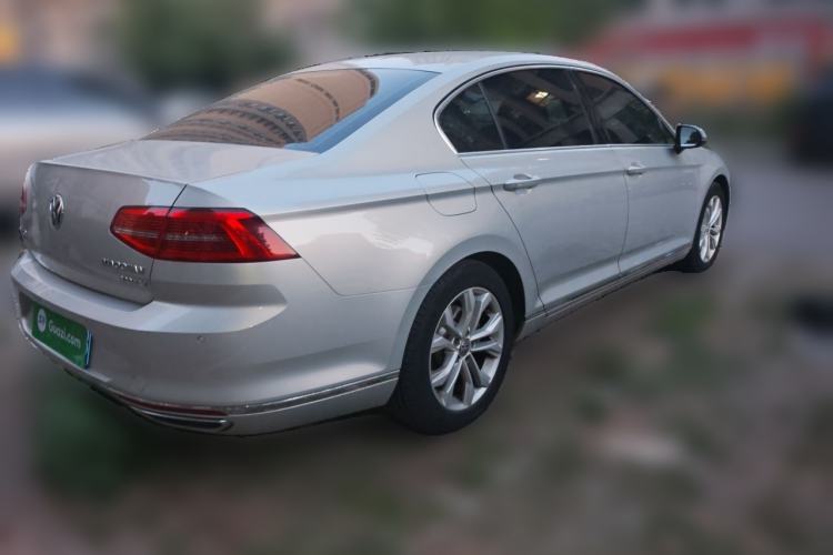 Used Volkswagen Magotan 2018 330TSI DSG Luxury Model Rear Right 45 Deg