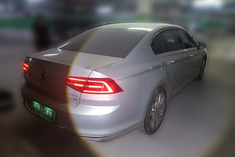 Used Volkswagen Magotan 2018 330TSI DSG Luxury Model Rear Right 45 Deg