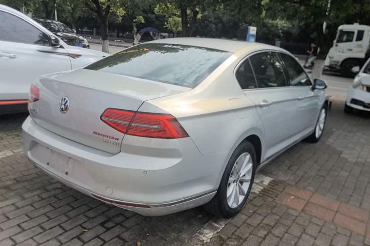 Used Volkswagen Magotan 2018 330TSI DSG Advanced Model Rear Right 45 Deg