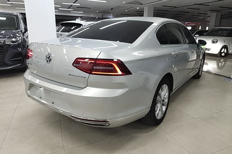 Used Volkswagen Magotan 2018 330TSI DSG Luxury Model Rear Right 45 Deg