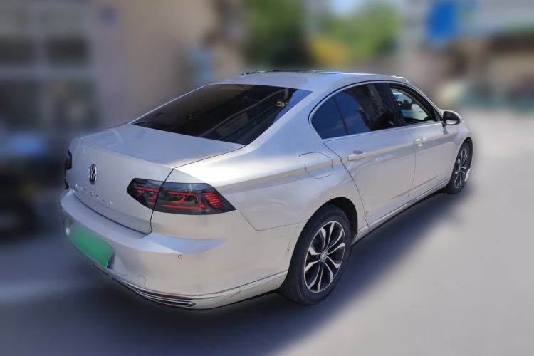 Used Volkswagen Magotan 2018 330TSI DSG Luxury Model Rear Right 45 Deg