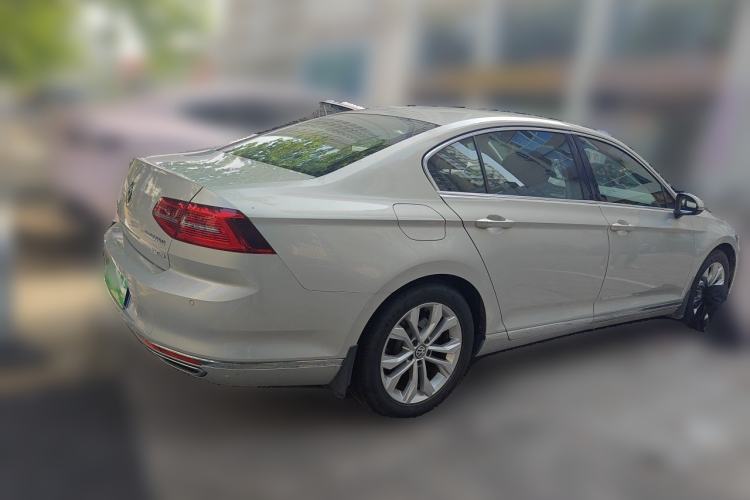 Used Volkswagen Magotan 2018 330TSI DSG Luxury Model Rear Right 45 Deg