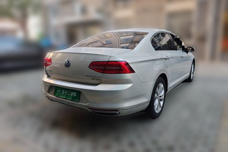 Used Volkswagen Magotan 2018 330TSI DSG Luxury Model Rear Right 45 Deg