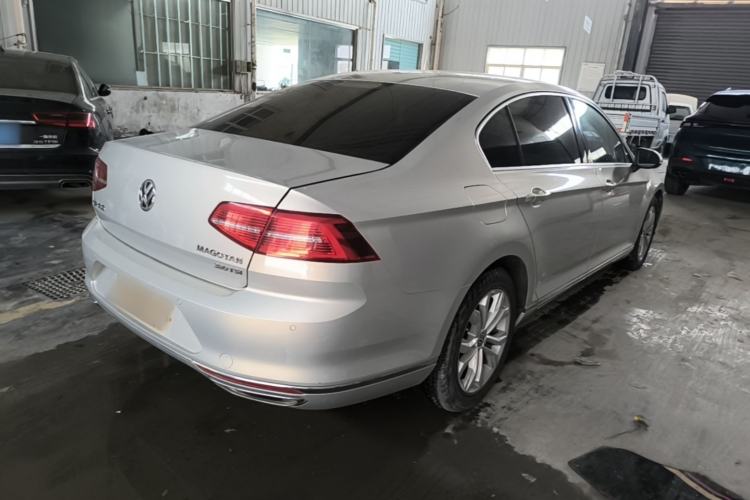Used Volkswagen Magotan 2018 380TSI DSG Luxury Model Rear Right 45 Deg