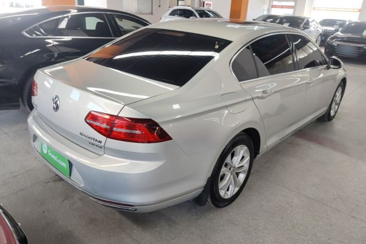 Used Volkswagen Magotan 2018 Facelift 330TSI DSG Luxury Model Rear Right 45 Deg