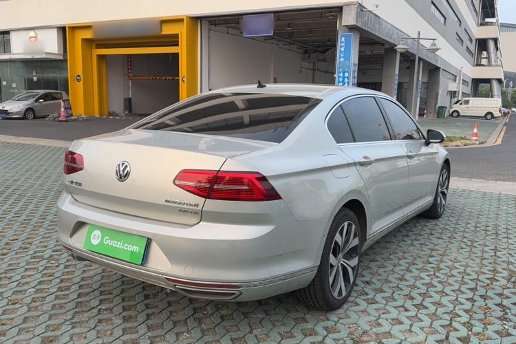 Used Volkswagen Magotan 2018 330TSI DSG Luxury Model Rear Right 45 Deg