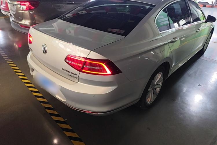 Used Volkswagen Magotan 2018 330TSI DSG Advanced Model Rear Right 45 Deg