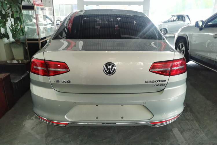 Used Volkswagen Magotan 2018 Facelift 330TSI DSG Luxury Model Rear
