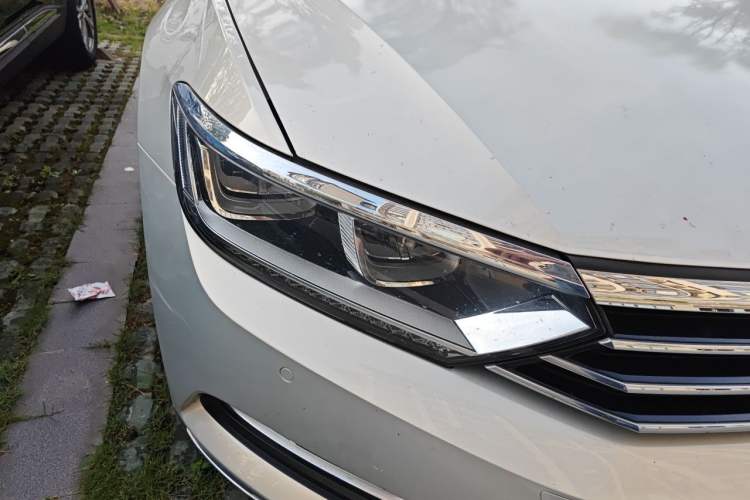 Used Volkswagen Magotan 2018 Facelift 330TSI DSG Luxury Model Right Front Headlight