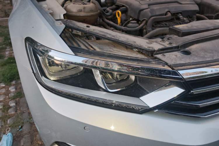 Used Volkswagen Magotan 2018 330TSI DSG Luxury Model Right Front Headlight