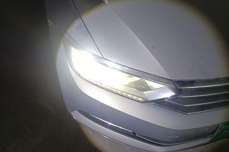 Used Volkswagen Magotan 2018 330TSI DSG Luxury Model Right Front Headlight
