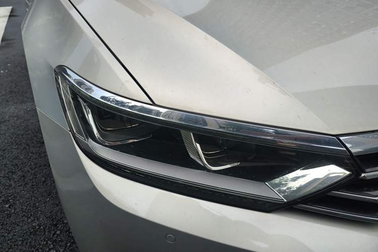Used Volkswagen Magotan 2018 Facelift 330TSI DSG Luxury Model Right Front Headlight
