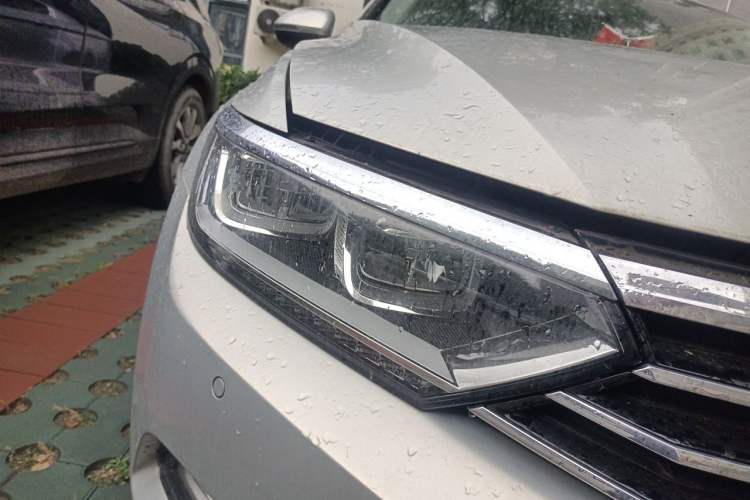 Used Volkswagen Magotan 2018 380TSI DSG Luxury Model Right Front Headlight