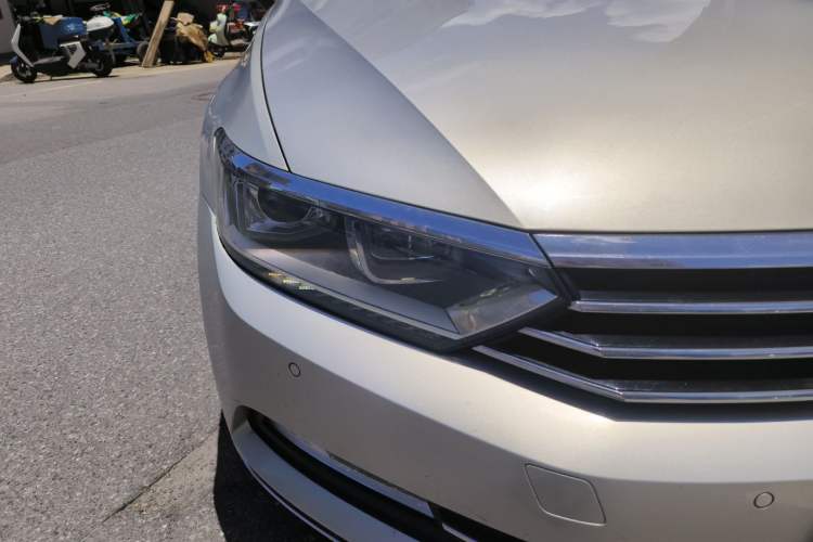 Used Volkswagen Magotan 2018 330TSI DSG Luxury Model Right Front Headlight