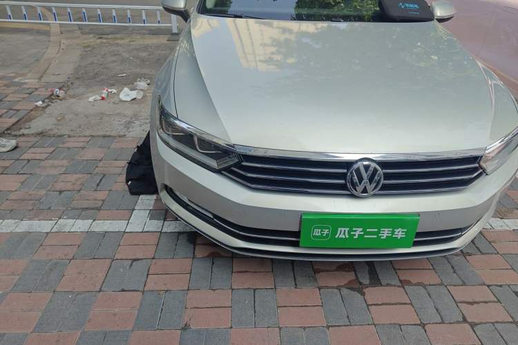 Used Volkswagen Magotan 2018 330TSI DSG Luxury Model Right Front Headlight