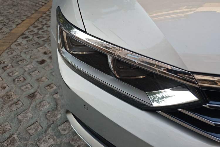Used Volkswagen Magotan 2018 330TSI DSG Luxury Model Right Front Headlight