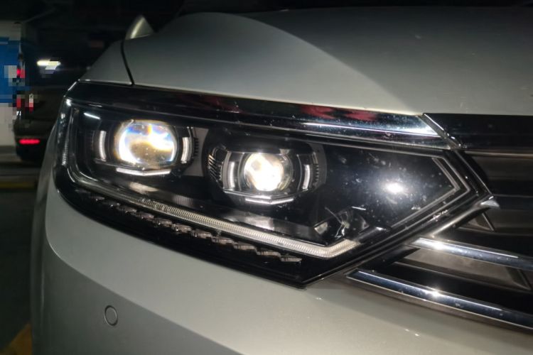 Used Volkswagen Magotan 2018 330TSI DSG Advanced Model Right Front Headlight