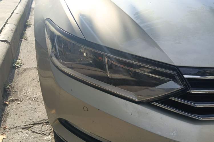 Used Volkswagen Magotan 2018 330TSI DSG Advanced Model Right Front Headlight