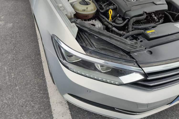 Used Volkswagen Magotan 2018 Facelift 330TSI DSG Luxury Model Right Front Headlight