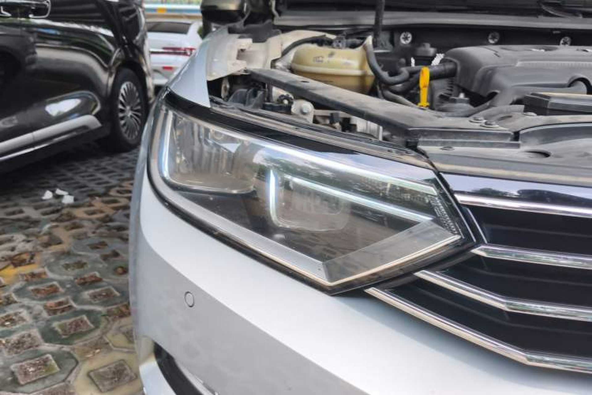 Used Volkswagen Magotan 2018 330TSI DSG Advanced Model Right Front Headlight
