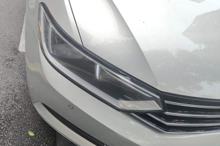 Used Volkswagen Magotan 2018 280TSI DSG Comfort Model Right Front Headlight