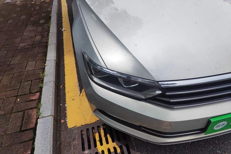 Used Volkswagen Magotan 2018 330TSI DSG Luxury Model Right Front Headlight