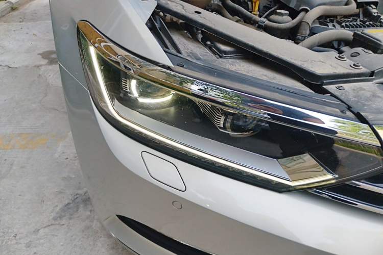 Used Volkswagen Magotan 2018 380TSI DSG Prestige Model Right Front Headlight