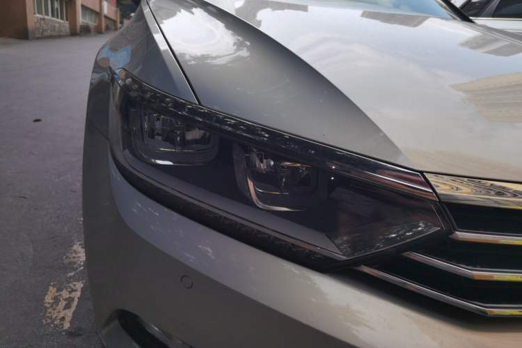 Used Volkswagen Magotan 2018 330TSI DSG Luxury Model Right Front Headlight