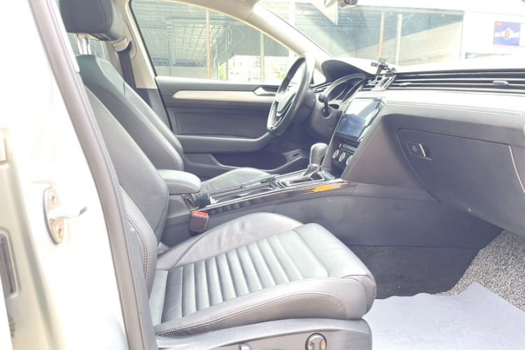 Used Volkswagen Magotan 2018 330TSI DSG Advanced Model Right Front Seat