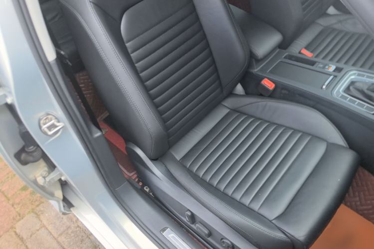 Used Volkswagen Magotan 2018 330TSI DSG Advanced Model Right Front Seat