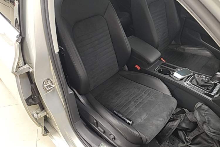 Used Volkswagen Magotan 2018 330TSI DSG Luxury Model Right Front Seat