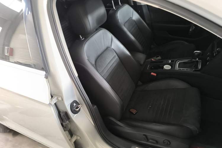 Used Volkswagen Magotan 2018 380TSI DSG Luxury Model Right Front Seat